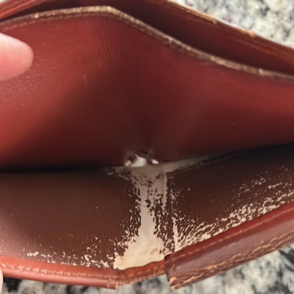 Louis Vuitton Epi Bifold Wallet - Picture 7 of 16